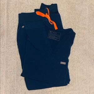 Figs Deep Reef Blue women’s Catarina top and Zamora jogger bottom set